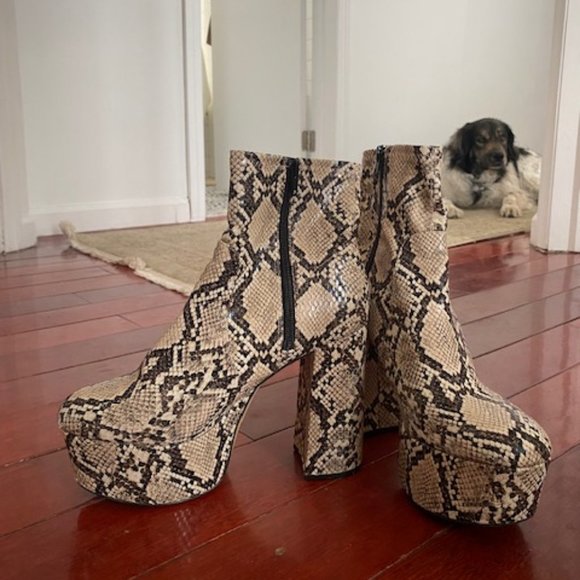 8.5 Women Platform Snakeskin Booties - Picture 1 of 2